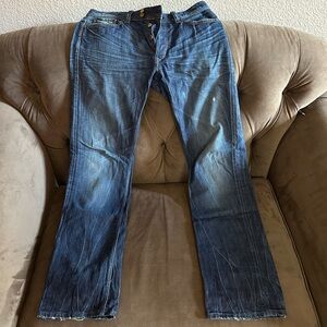 Diesel Viker-R-Box 31W32L
Premium Italian denim